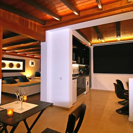 شقة Crystalsuite. Beautiful Penthouse With Sea Views